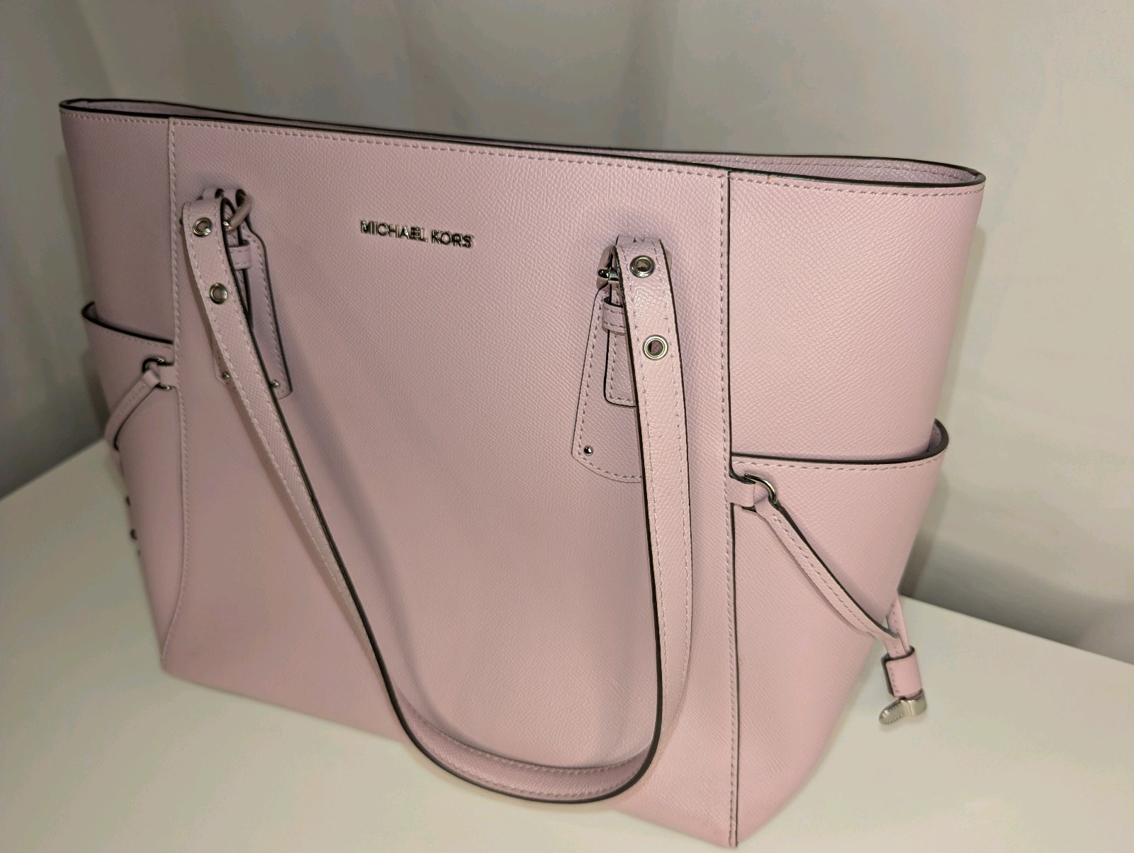 Michael Kors Voyager Tote Pink, Laptop Compartment