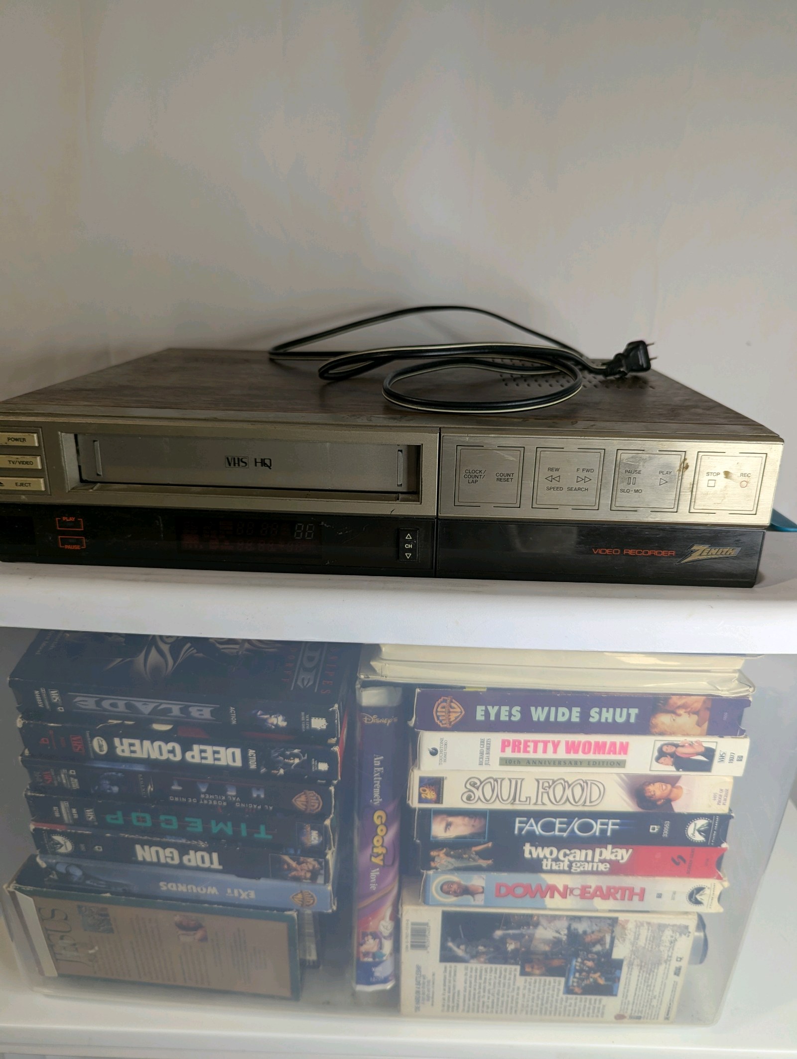 Vintage untested Zenith VHS recorder with huge VHS Tape Lot, Including Black Diamond Disney Jungle Book, Lion King, Lady and the Tramp Movies