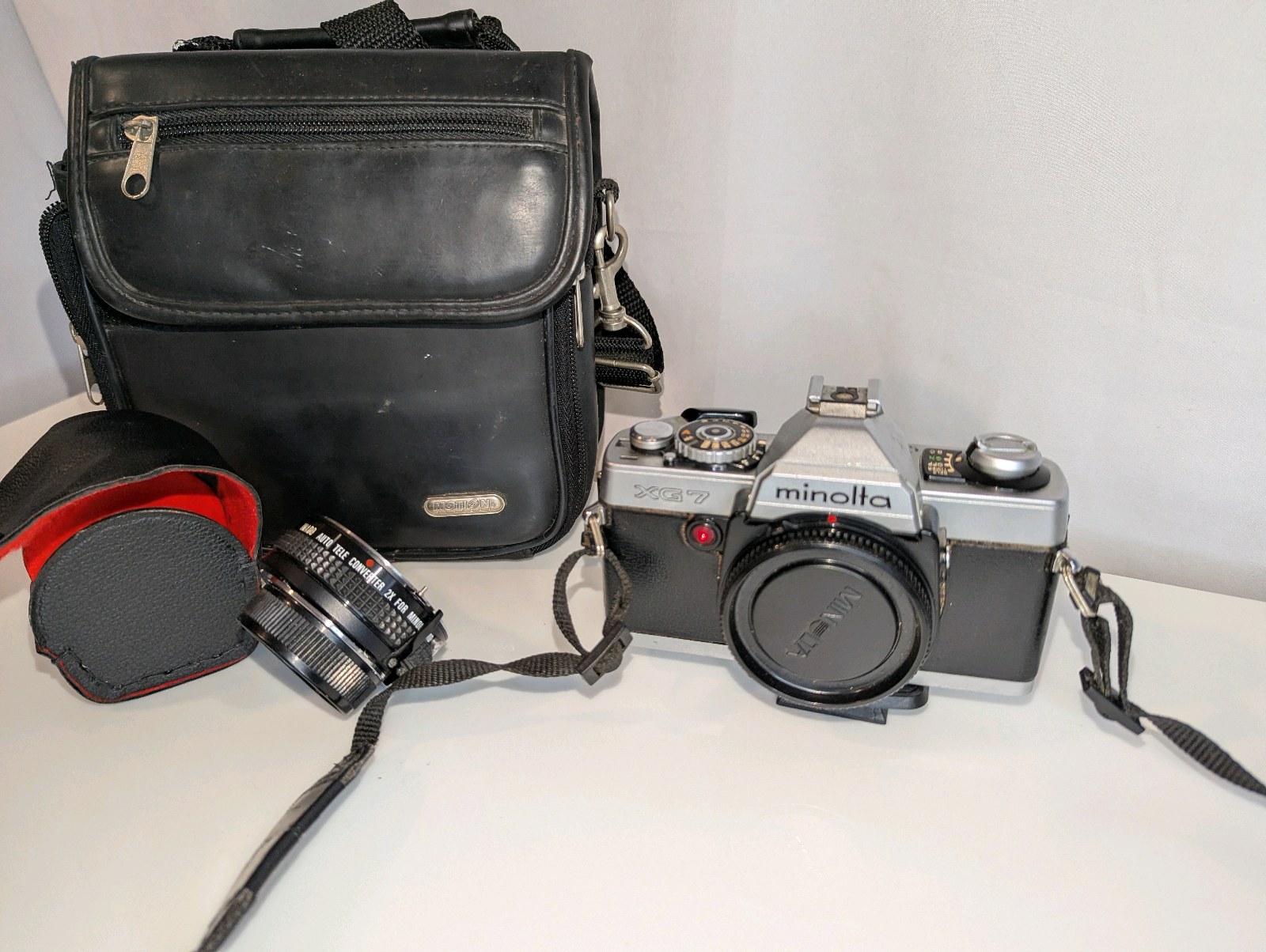 Minolta XG-7 35mm SLR film camera includes black carrying case, 2x auto tele converter