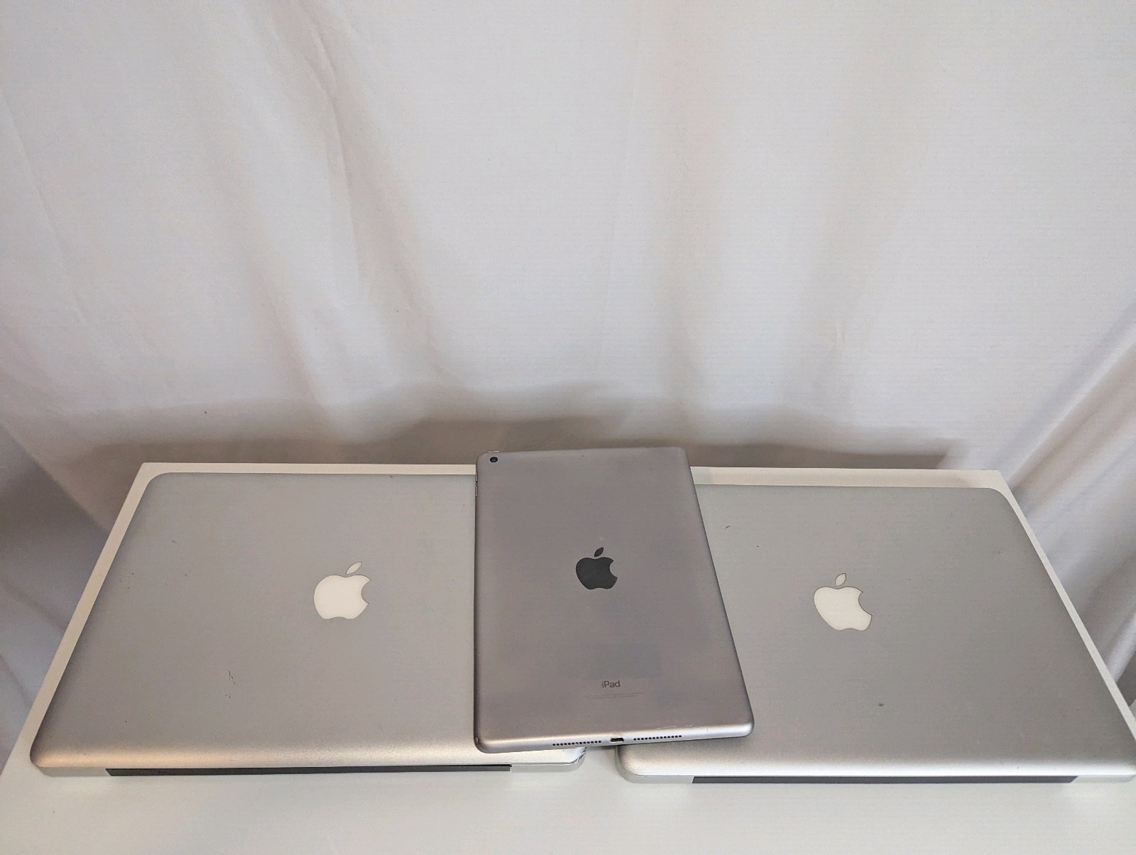 MacBook Pro and Ipad PartsRepair Lot-Not Tested